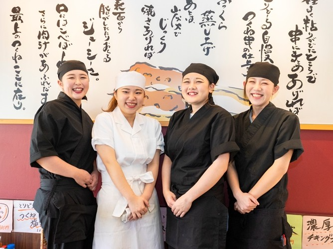 焼き鳥屋でのホールスタッフ