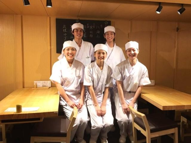 天ぷら定食専門店でのキッチン・ホールスタッフ